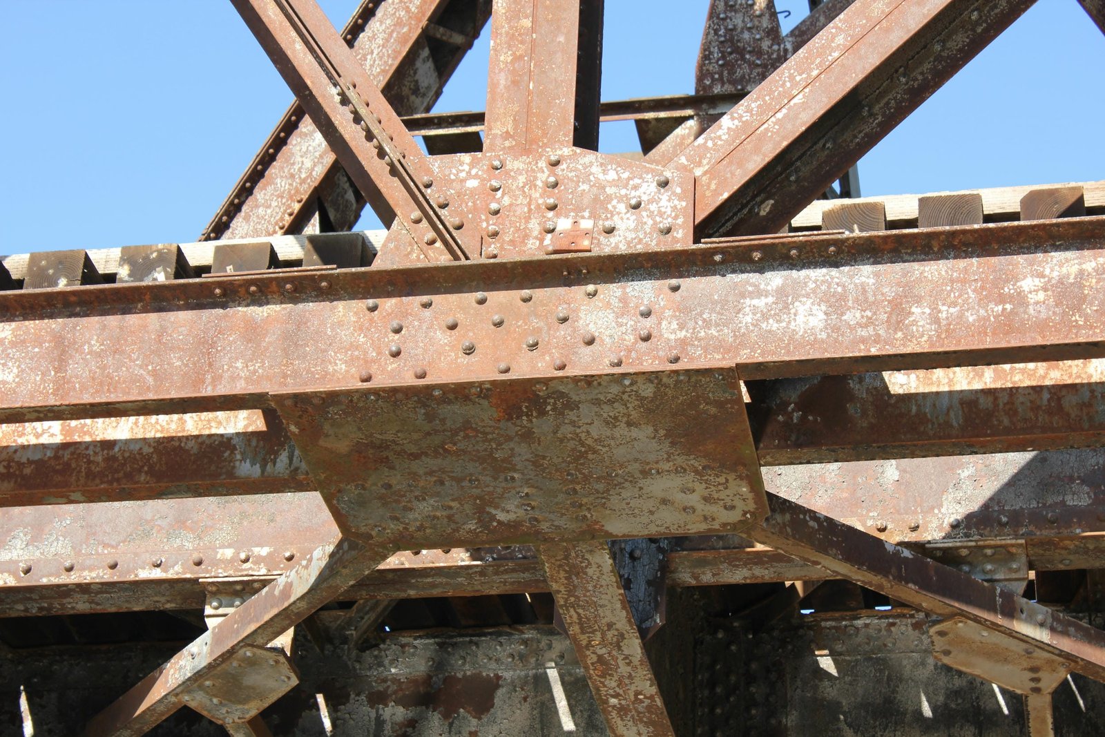 Lower connection